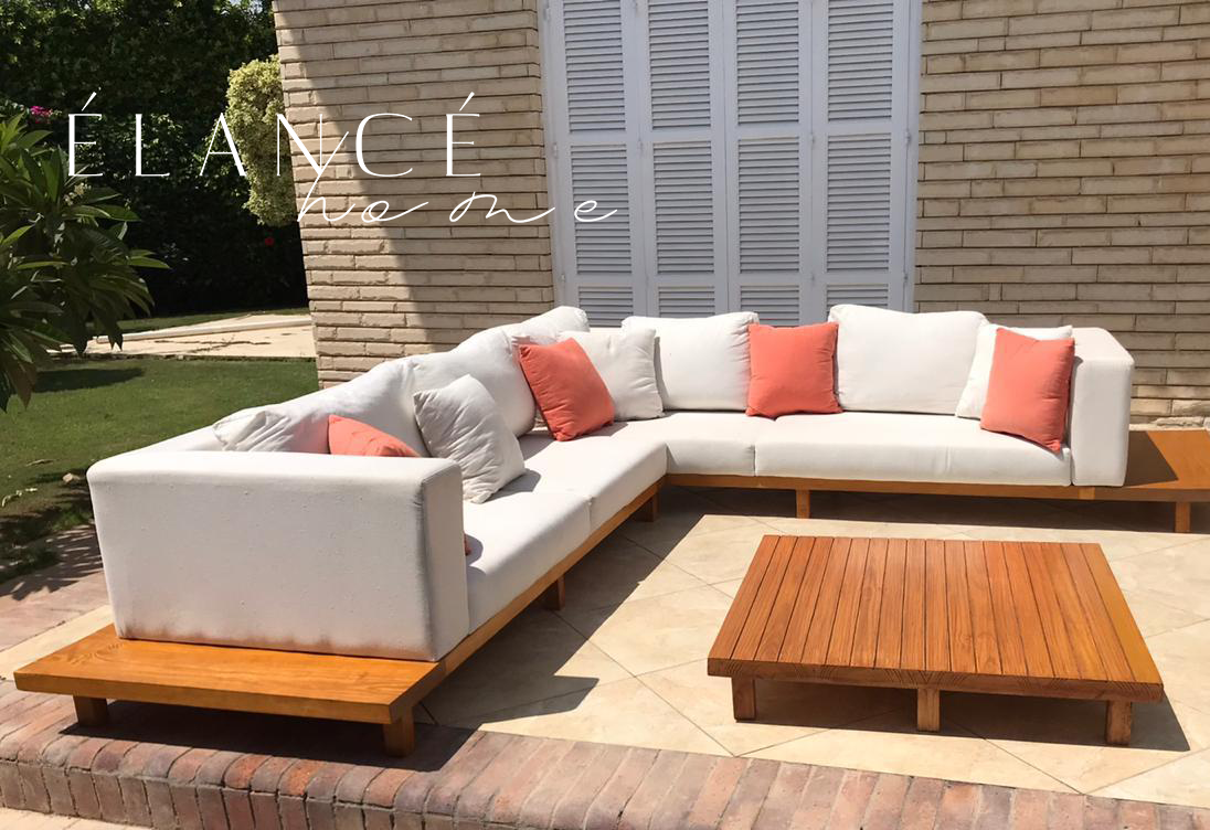 صالة الإلهية على شكل حرف L